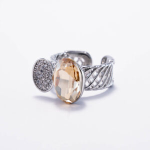 Anillo Plateado Con Cristal Ambar