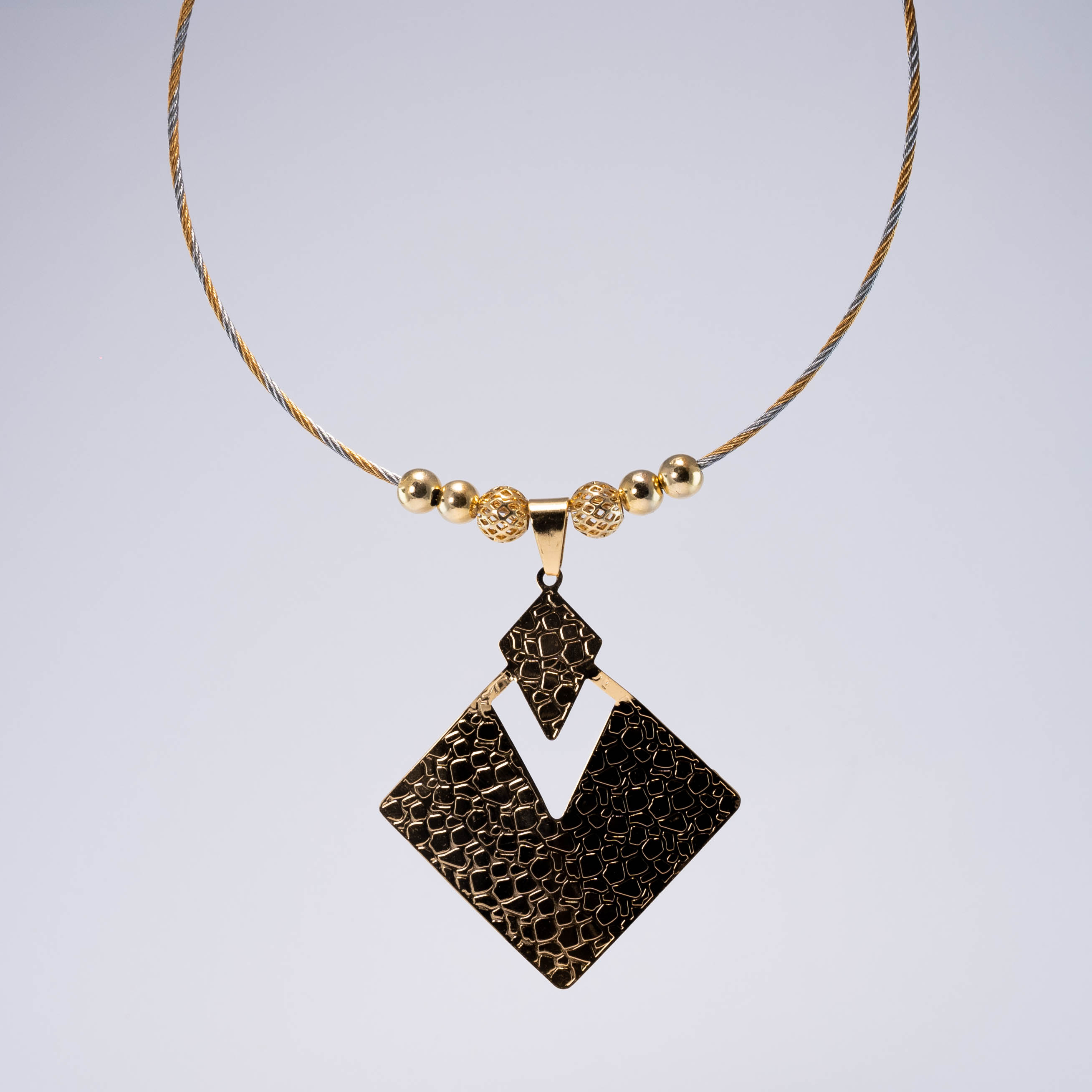 Collar Cuadrado Elegante