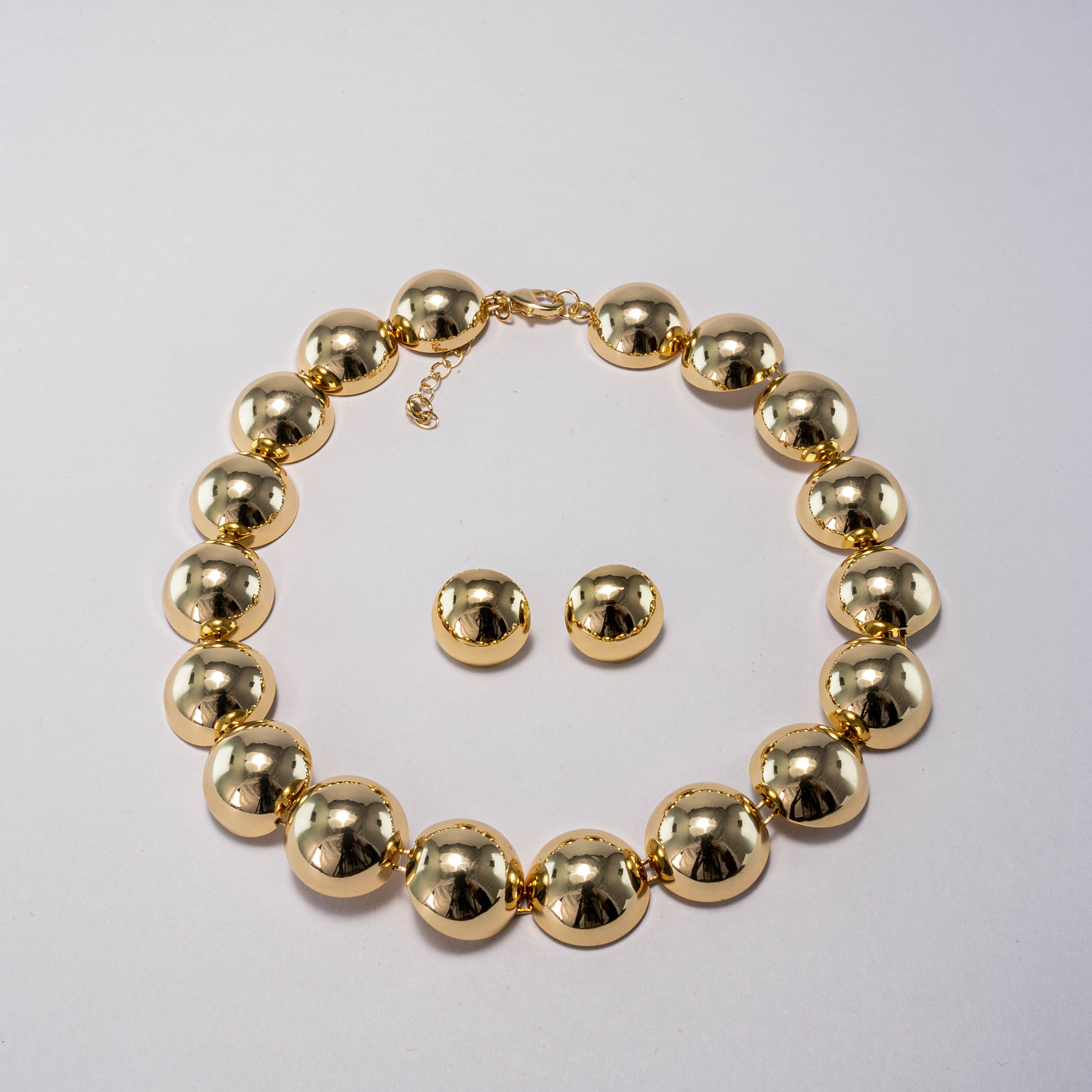 Collar Bolas Doradas