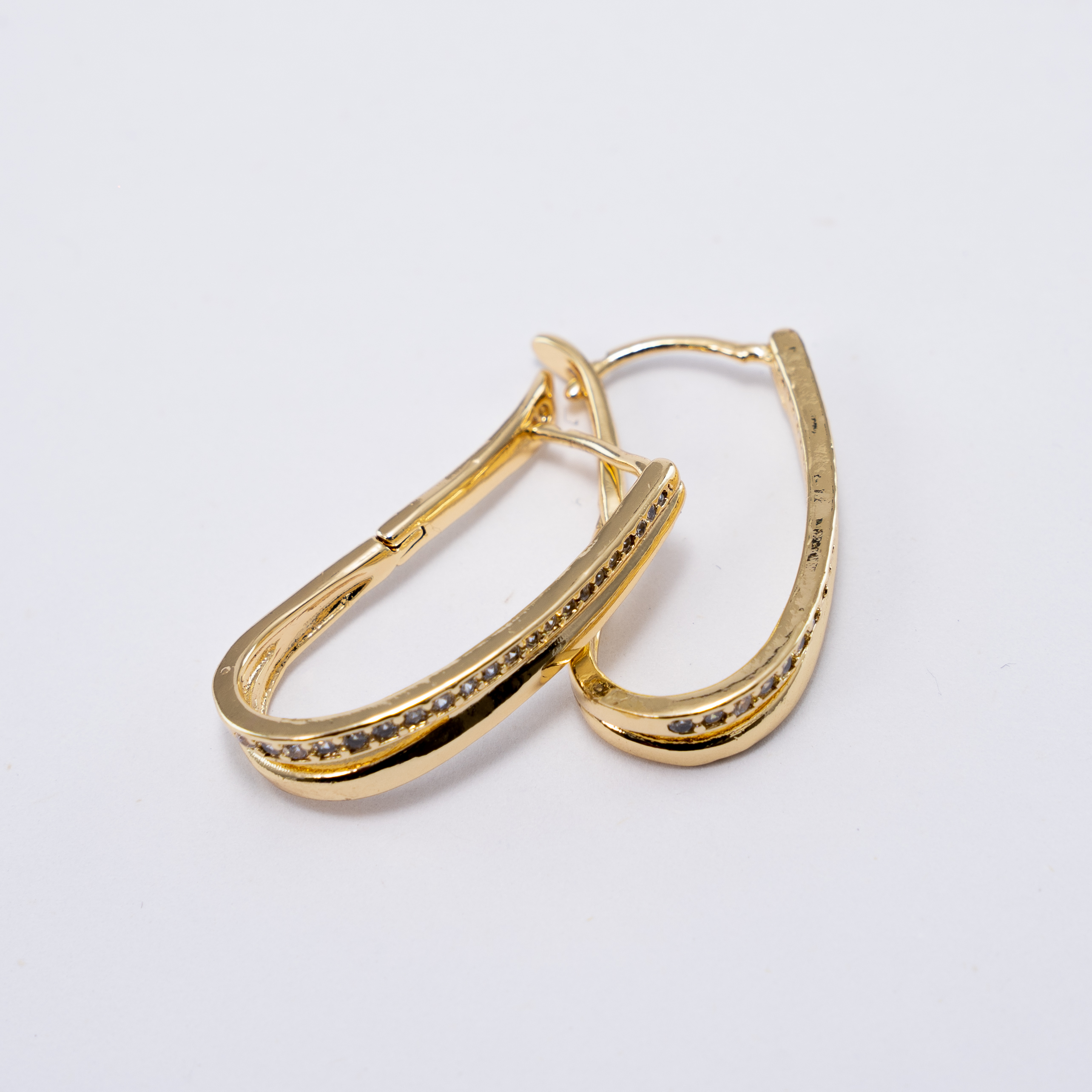 Aretes Ovalados Con Circonitas