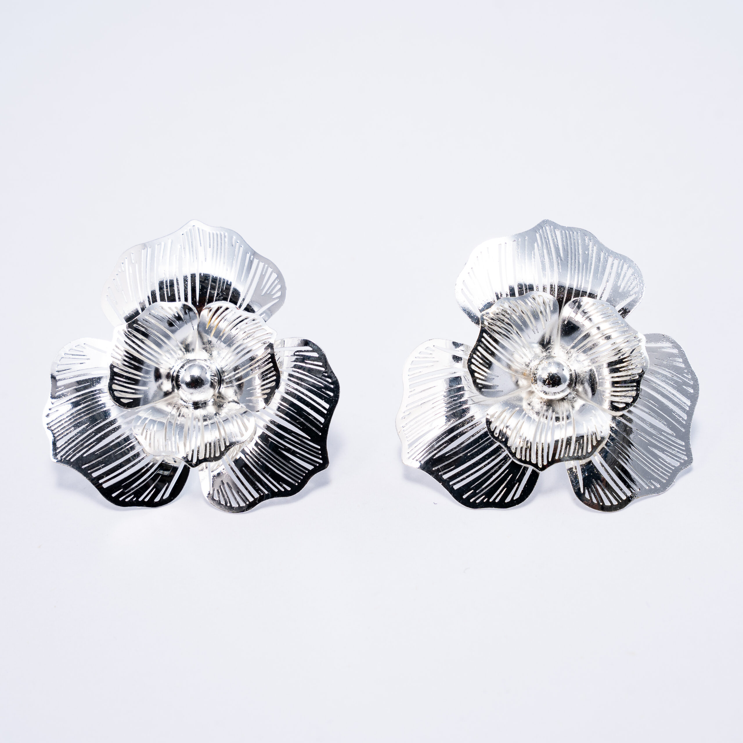 Aretes Florales Plateados