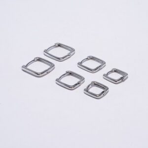 Conjunto de aretes Silueta cuadrada plateada